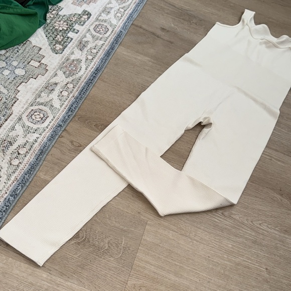 Cream Sleeveless Bodysuit - Picture 2 of 4